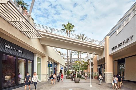 fashion valley san diego locations.